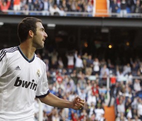 开云体育下载-F1赛道与CBA赛场，速度与意志的双重奏鸣