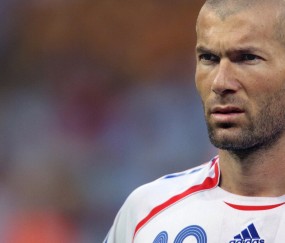 开云体育入口-本泽马关键进球定乾坤，那不勒斯完胜皇家社会，绿茵场上的战术博弈与命运交响