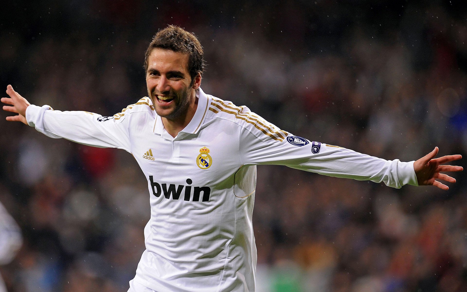 欧冠决赛焦点战，太阳强势拿下老鹰，体育精神照亮人类共同战场